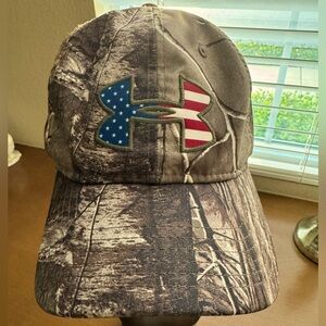 𝅺Under Armour USA Big Flag - Camo/Hunting - Real Tree Edge Adjustable Cap